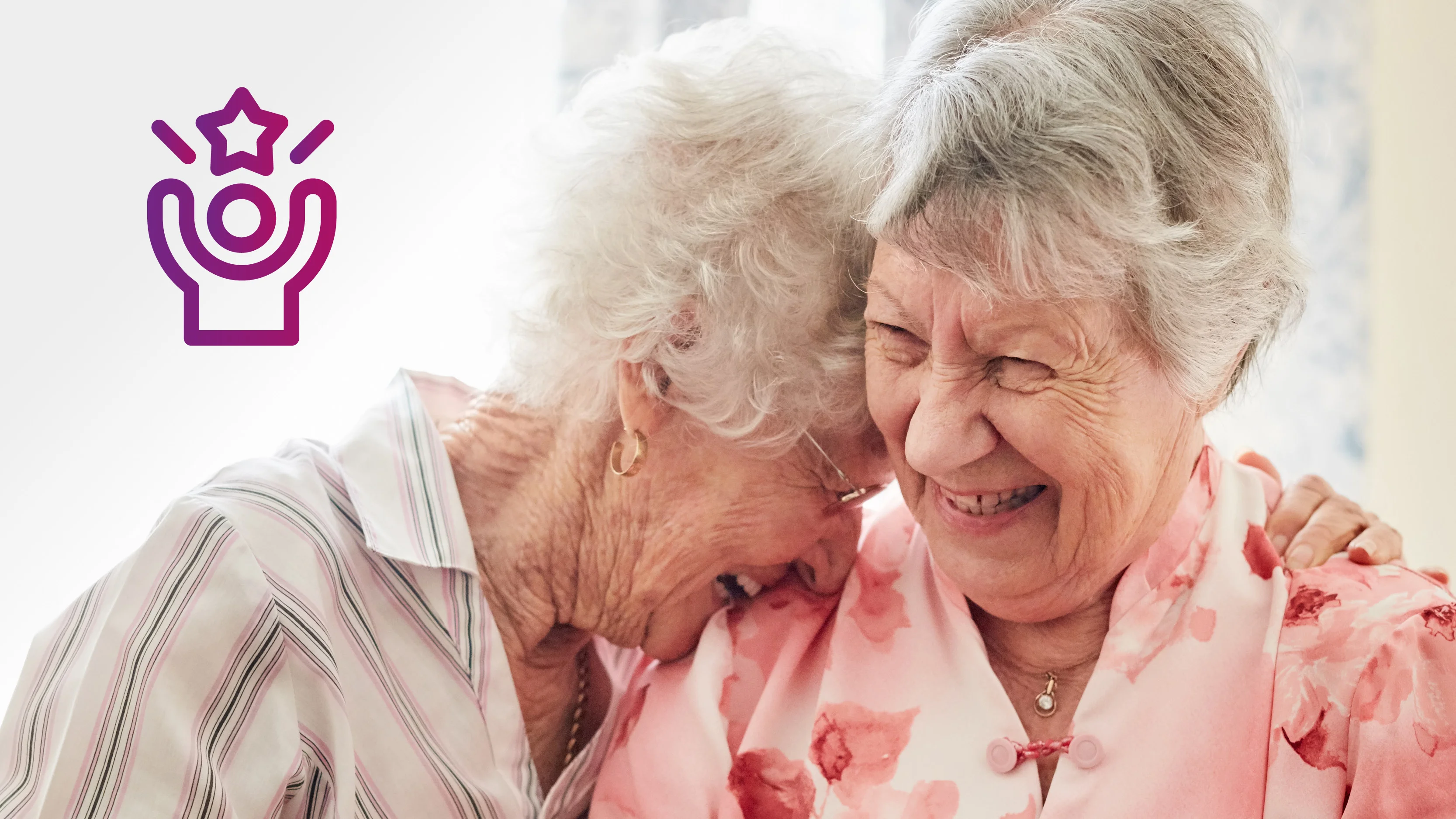 en eldre kvinne som holder en baby